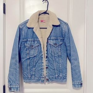 Vintage Levi’s denim fur lined trucker jacket, size 34